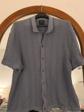 Abercrombie & Fitch Men's Button-Down Short Sleeve Shirt - Light Grayish Blue